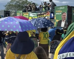 Manifestantes pedem liberdade de Bolsonaro em ato esvaziado