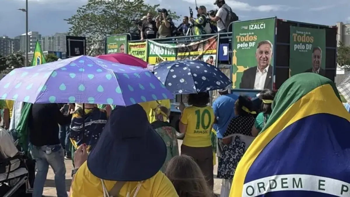 Manifestantes pedem liberdade de Bolsonaro em ato esvaziado