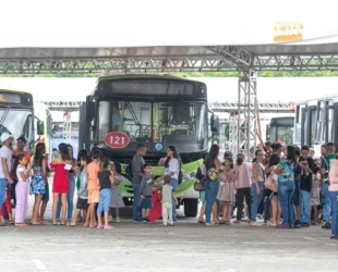 Capital tem rotas gratuitas de ônibus para entrega de brinquedos do Natal do Bem no Goiânia Arena