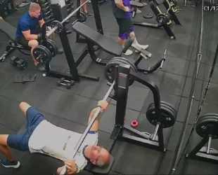 'Pega suicida': homem morre ao fazer supino de forma inadequada