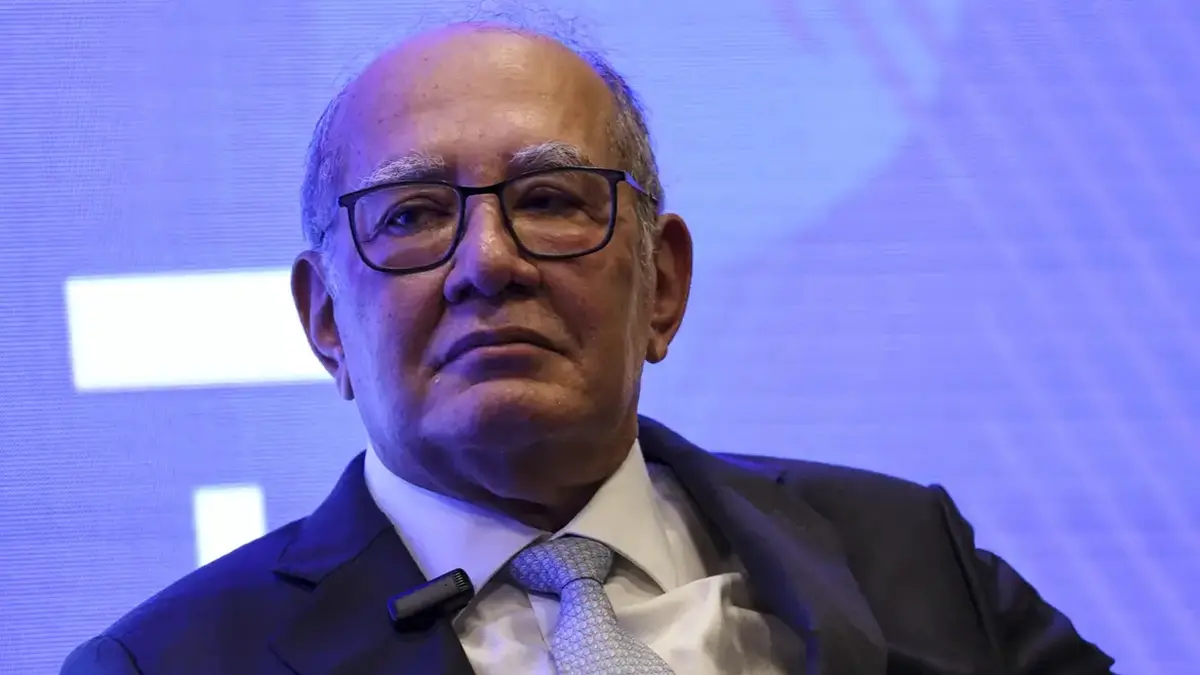 AGU pede que STF reconsidere decisão sobre competência para impeachment de ministros