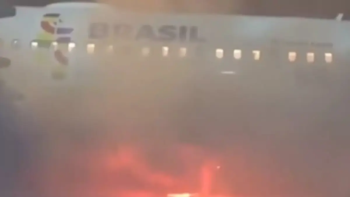 Passageiros são retirados de avião após um princípio de incêndio no Aeroporto Internacional de Guarulhos