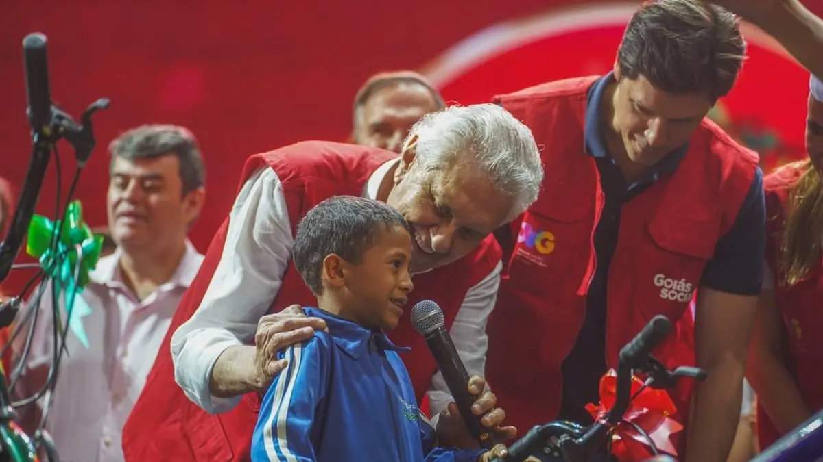 Governo de Goiás entrega mais de 20 mil brinquedos no Natal do Bem em Goiânia