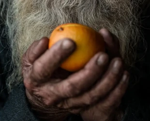 Idoso morre após engasgar com laranja em Santa Rita do Novo Destino (GO)