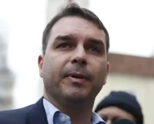 Após falar em 'preço', Flávio Bolsonaro diz que candidatura ao Planalto é irreversível