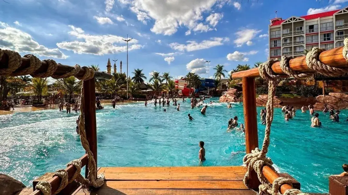 Homem morre após participar de tornei de chupar melancia em resort no interior de SP