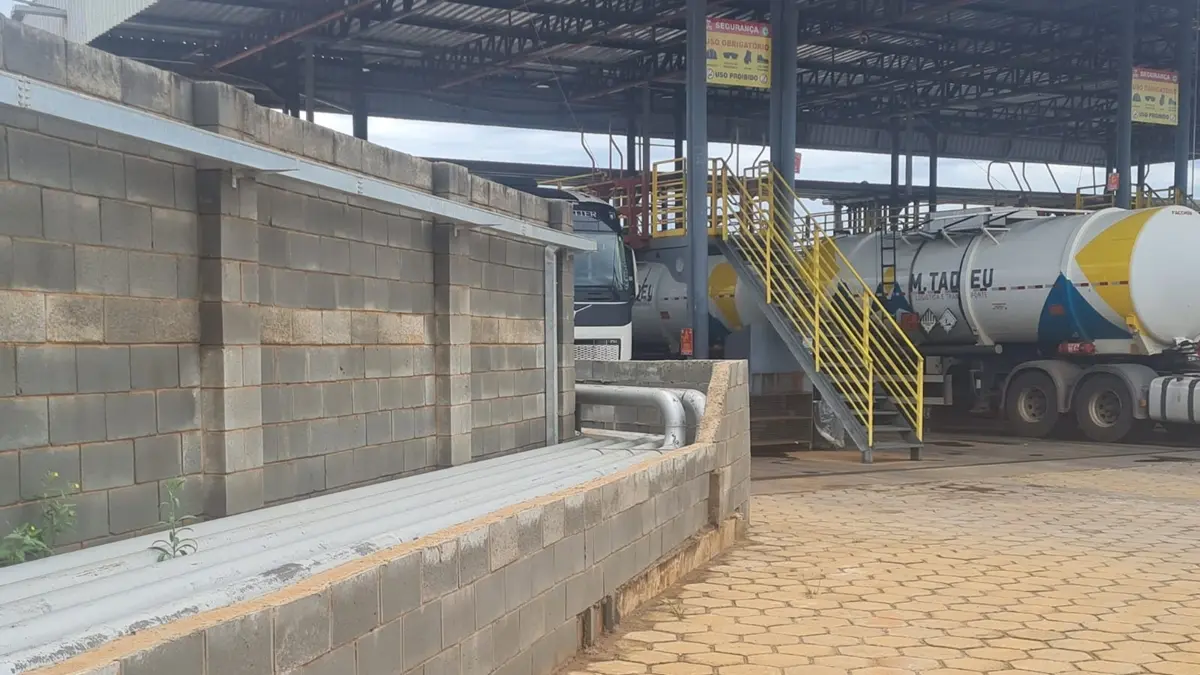 Força-tarefa fiscaliza irregularidades no transporte de combustíveis em Senador Canedo