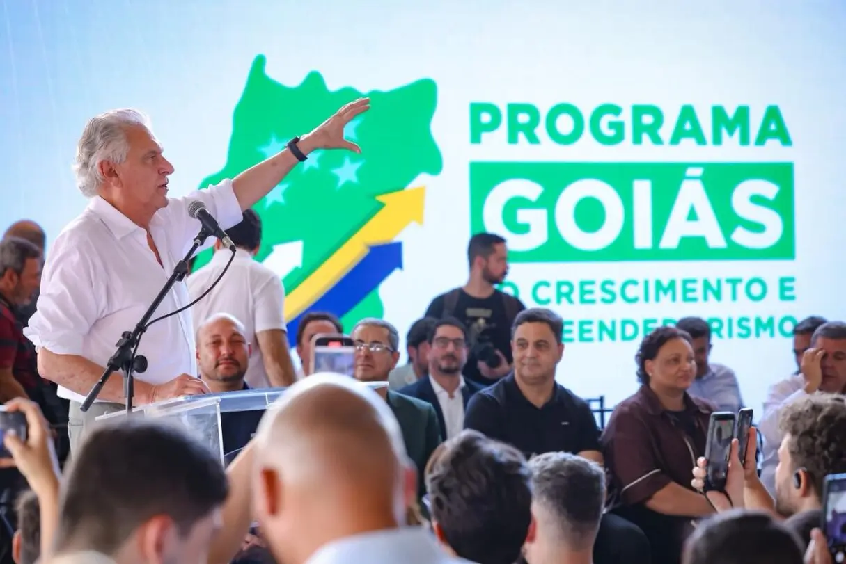 Entrega-de-veiculos-e-outros-beneficios-gov_Secom-1215x811