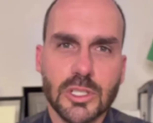 'Medalha de honra', diz Eduardo Bolsonaro sobre perda de mandato