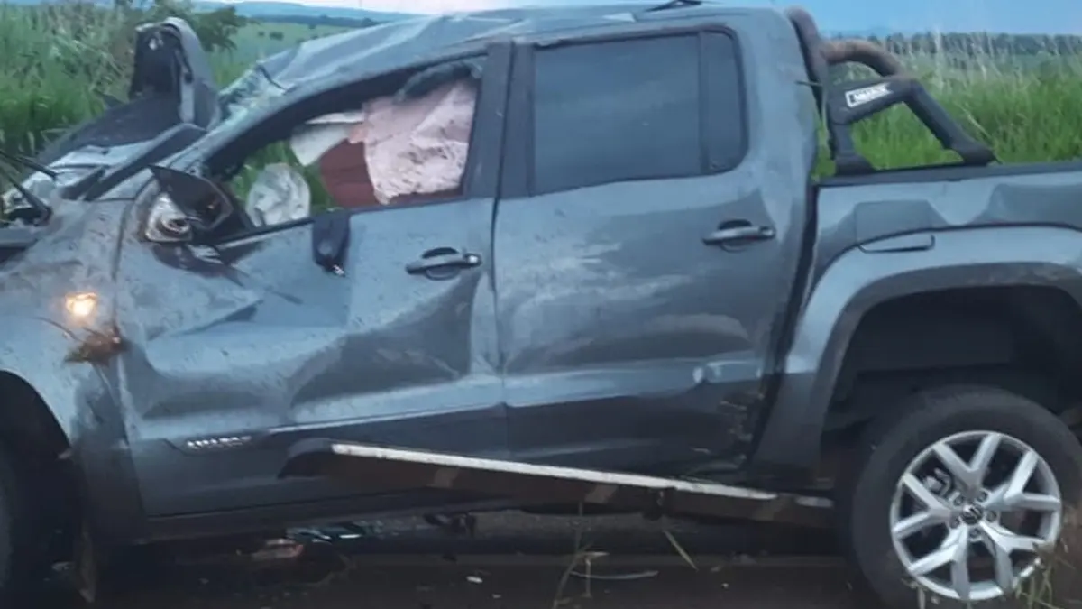 Três PMs e outras duas pessoas morrem em colisão frontal na GO-164