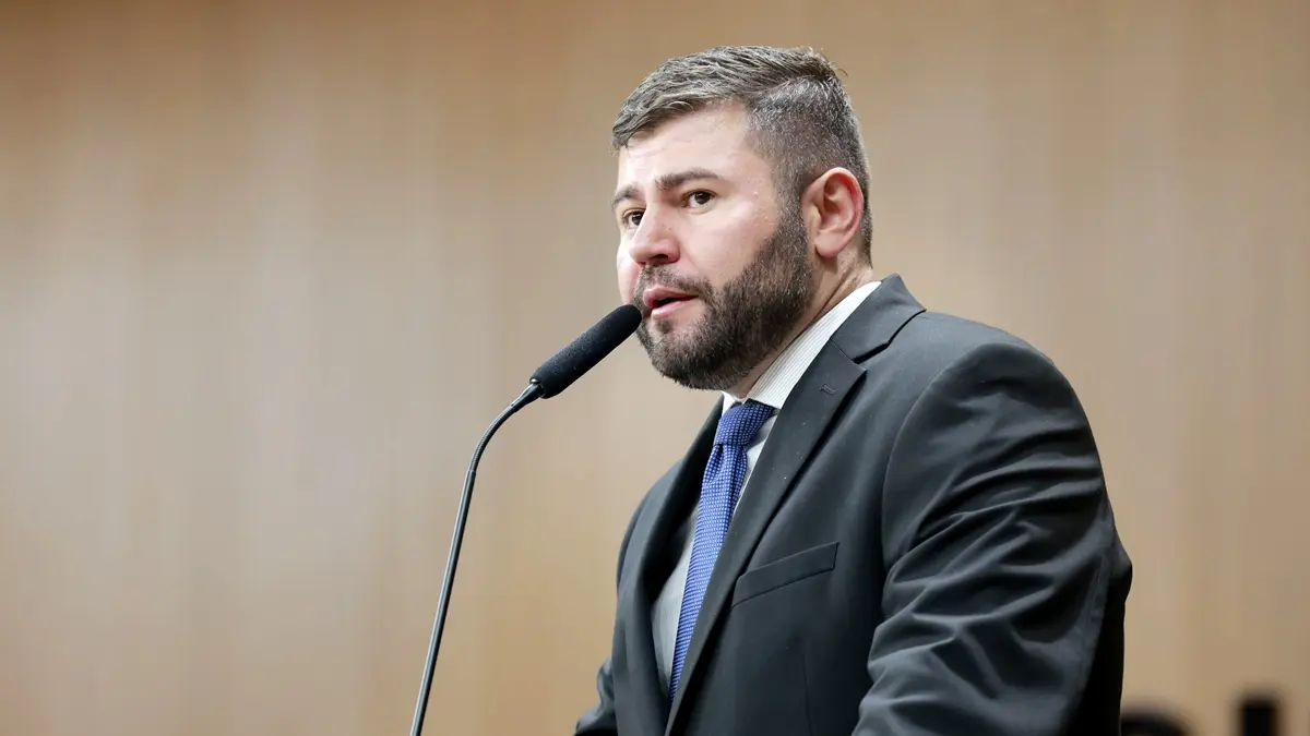 'Gestões de Rio Verde e de Aparecida foram mais competentes que as de Anápolis", diz deputado anapolino