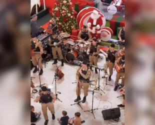 Aécio Neves publica clipe natalino da Polícia Militar de Minas Gerais: 'Melhor do Brasil'