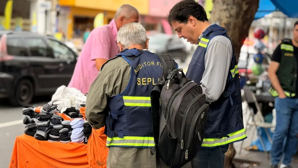 Ambulantes da Avenida 24 de Outubro tem até 31 de janeiro para regularização