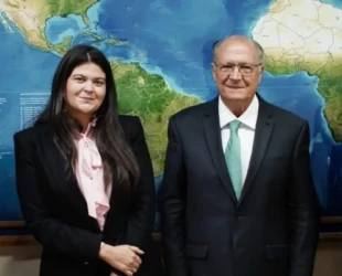 Aava se filia formalmente ao PSB em fevereiro com a presença de Alckmin