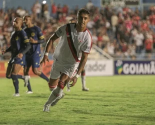 Atlético Goianiense vence Aparecidense por 2 a 1 e assume liderança do Campeonato Goiano