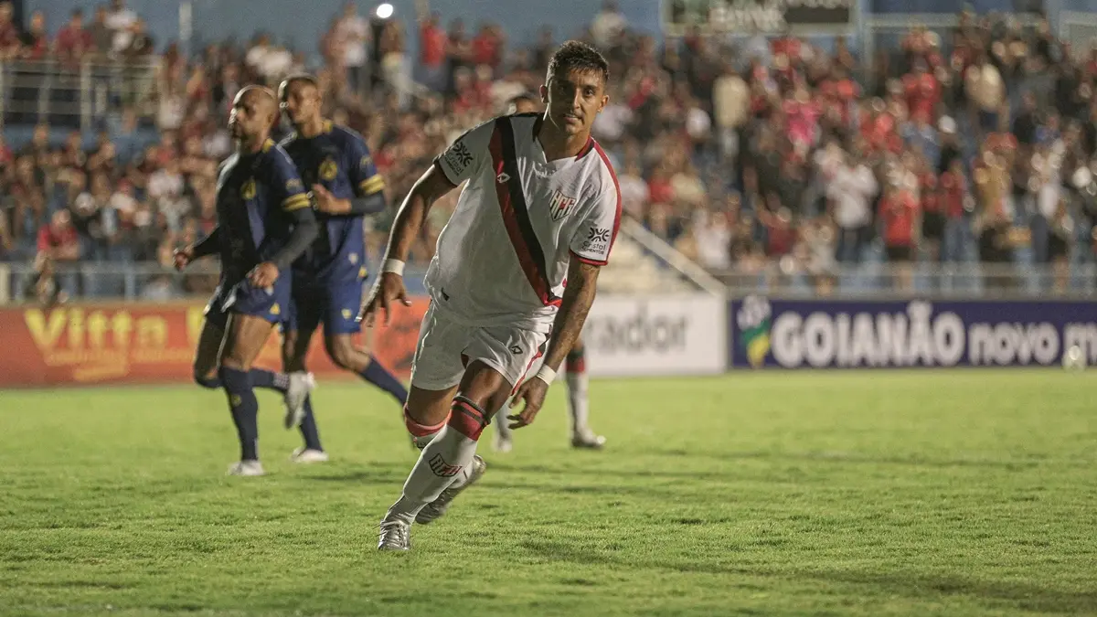 Atlético Goianiense vence Aparecidense por 2 a 1 e assume liderança do Campeonato Goiano