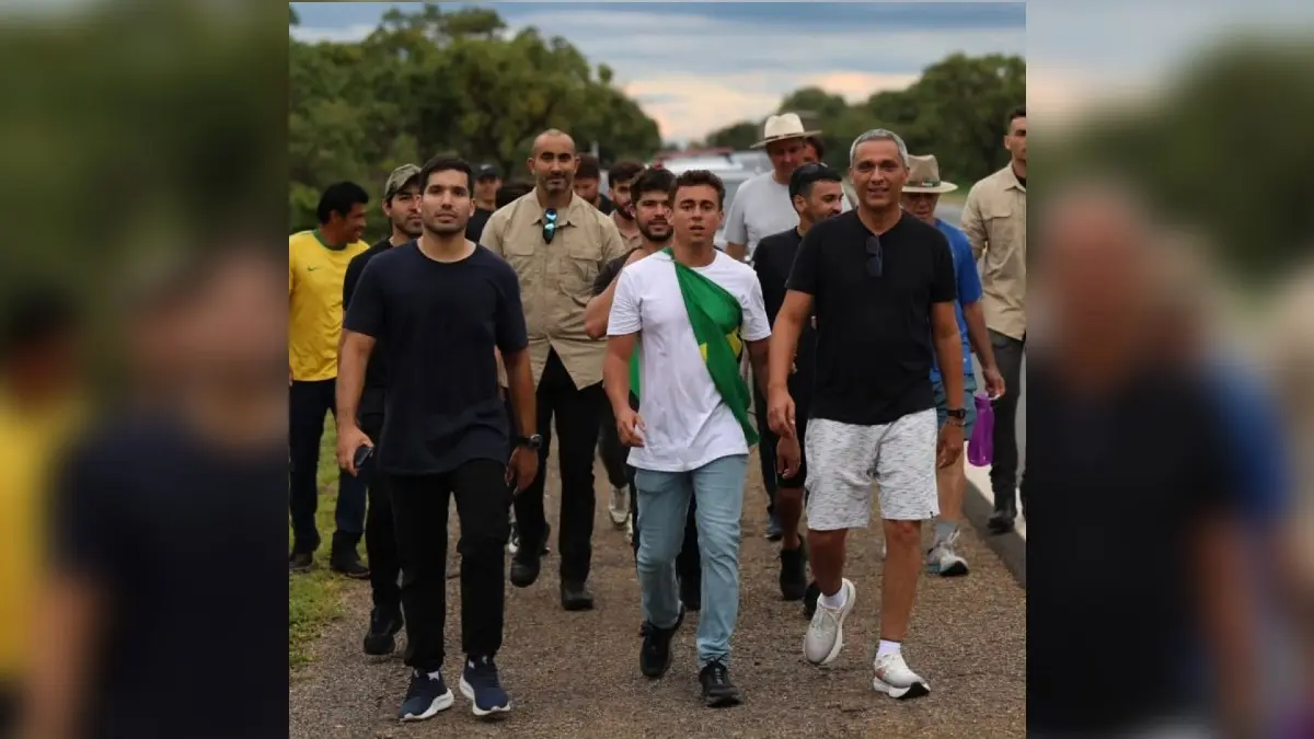 Gayer e Nikolas realizam caminhada de 240 km pela liberdade de Bolsonaro