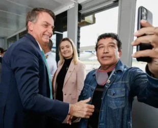 Magno Malta tenta visitar Bolsonaro sem autorização e é barrado