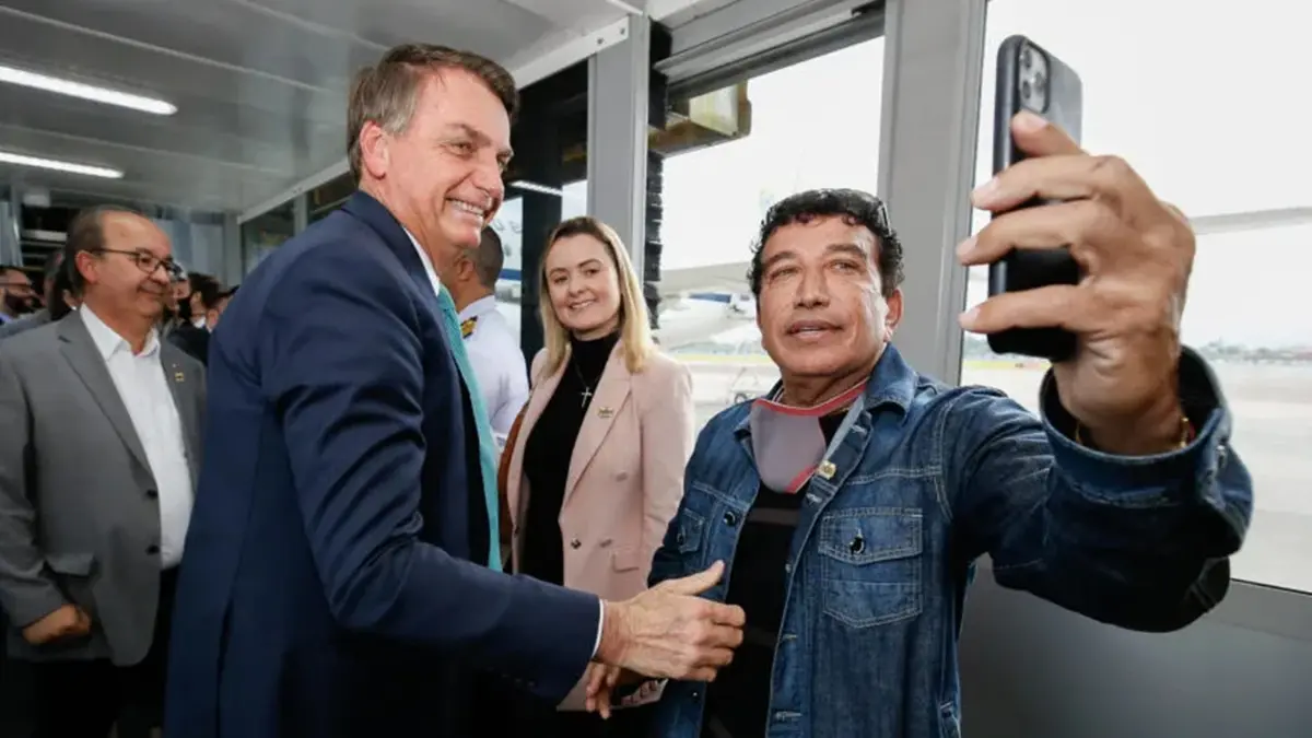 Magno Malta tenta visitar Bolsonaro sem autorização e é barrado