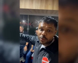 Após clássico, vice-presidente do Vila paga aposta com cerveja para diretoria do Atlético-GO