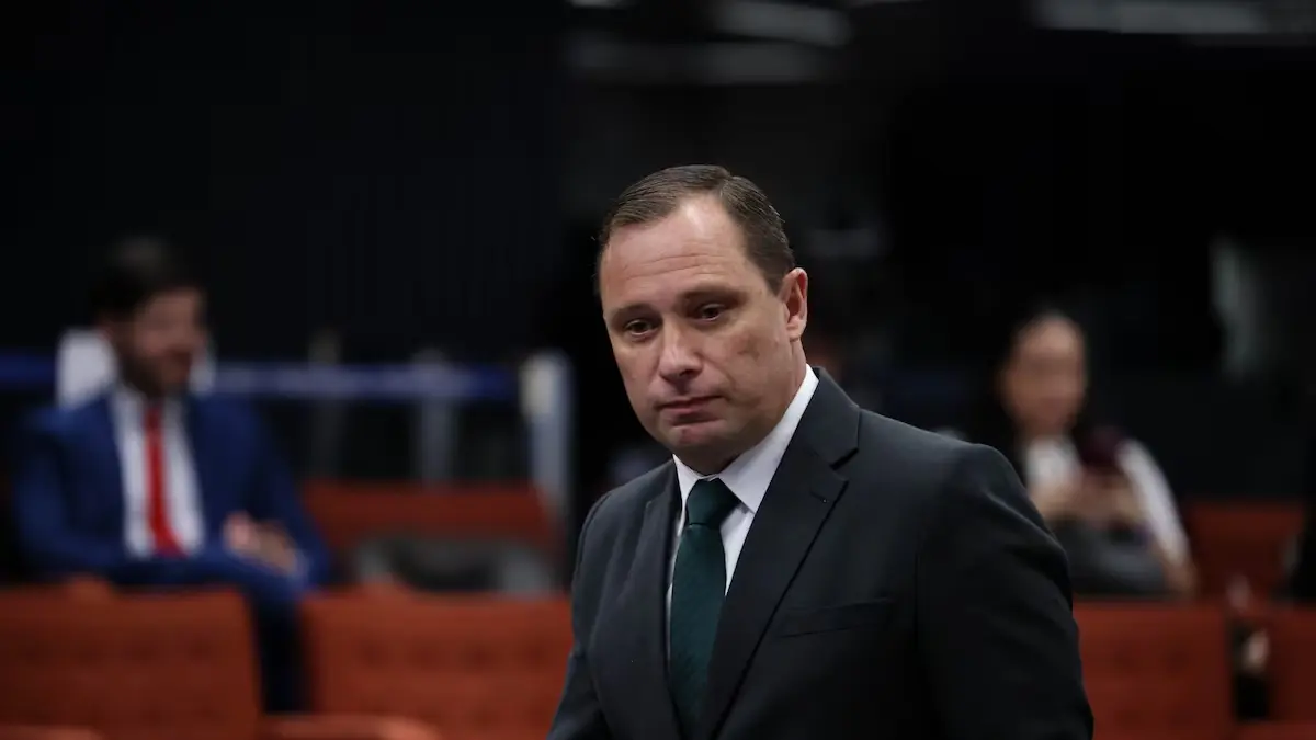 Mauro Cid consegue autorização para ir para a reserva do Exército