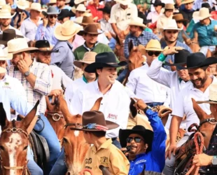 Daniel lidera cavalgada de muladeiros em Iporá