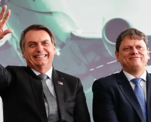 Tarcísio e Bolsonaro discutem possível vice para Flávio na disputa ao Planalto