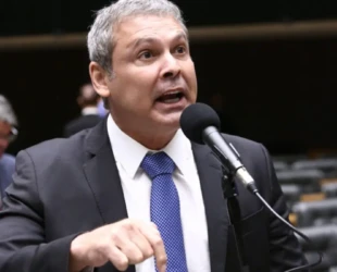 Lindbergh Farias deixa a liderança do PT na Câmara dos Deputados