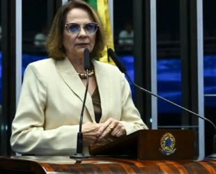 Damares vai à Justiça contra samba-enredo que homenageia Lula