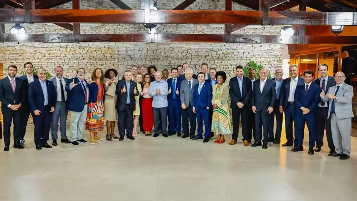 Só Novo e PL ficam de fora do jantar de Lula