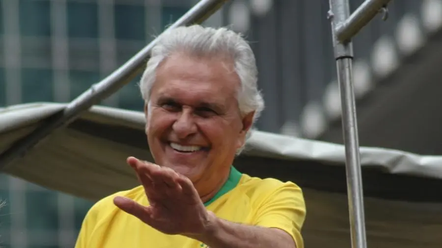 o-governador-de-de-goias-ronaldo-caiado-uniao-durante-ato-pela-anistia-dos-envolvidos-nos-atos-golpistas-do-8-de-janeiro-1744408677699_v2_900x506