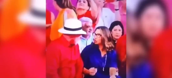 Janja chama a atenção de Lula após ele fazer selfie com uma mulher em evento de 46 anos do PT