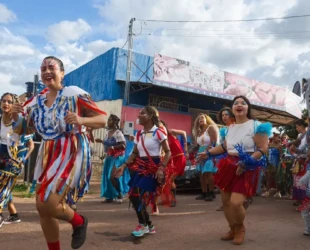 Folia Goiás reúne blocos tradicionais e cortejos culturais no interior