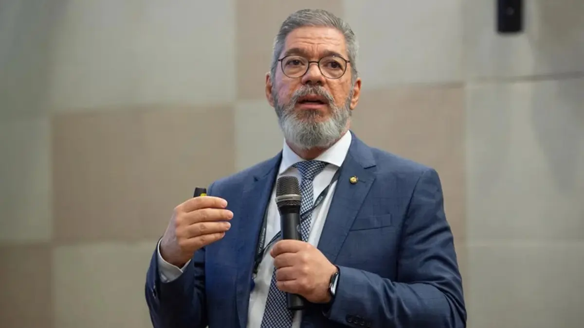 Diretor do Ministério da Justiça é exonerado após elogiar Caiado