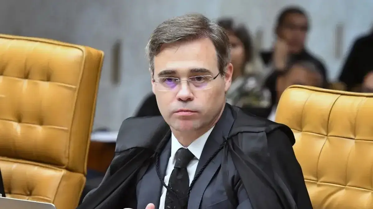 Mendonça derruba decisão de Toffoli e dá força à PF no caso Master
