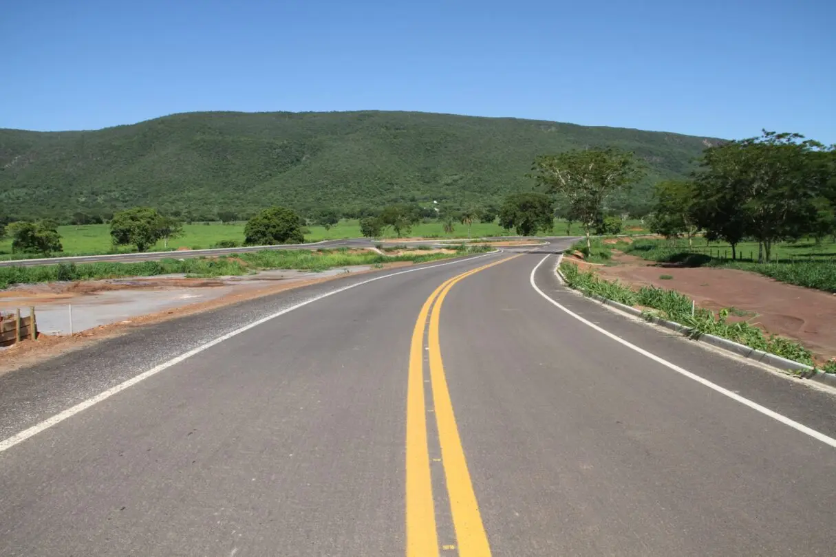 GOINFRA_GOVERNO_INVESTE_EM_INFRAESTRUTURA_NO_NORDESTE_GOIANO_POR_SILVANO_VITAL-1215x810