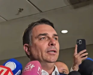 Flávio Bolsonaro defende fim da reeleição para presidente