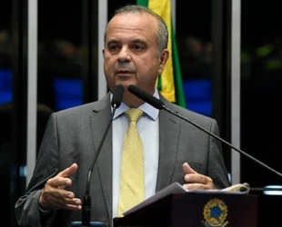 Coordenador da pré-campanha de Flávio Bolsonaro diz que Caiado será tratado com respeito