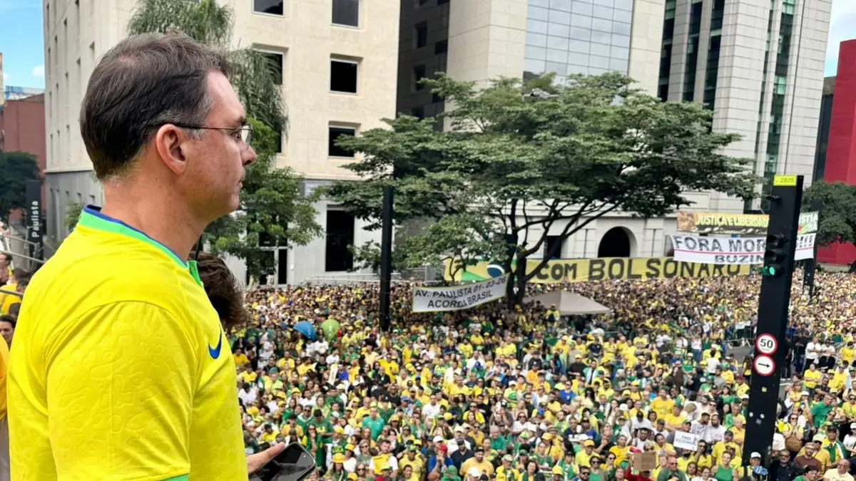 Flávio agradece e defende unidade com Caiado e Zema em ato na Paulista