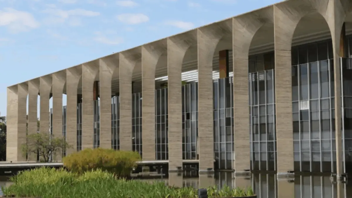 Itamaraty desaconselha viagens as 11 países após ofensiva do Irã