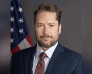 Defesa de Bolsonaro pede a Moraes para mudar data da visita de assessor de Trump na Papudinha