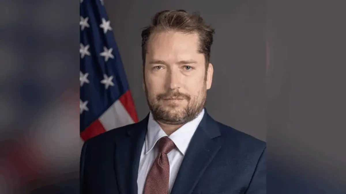 Defesa de Bolsonaro pede a Moraes para mudar data da visita de assessor de Trump na Papudinha