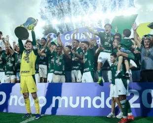 Goiás empata com Atlético-GO em 0 a 0 e conquista Goianão de forma invicta