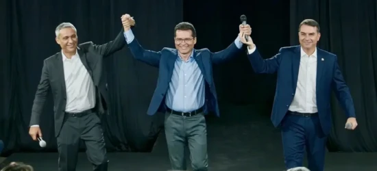 Flávio Bolsonaro confirma Gustavo Gayer e Oséias Varão ao Senado