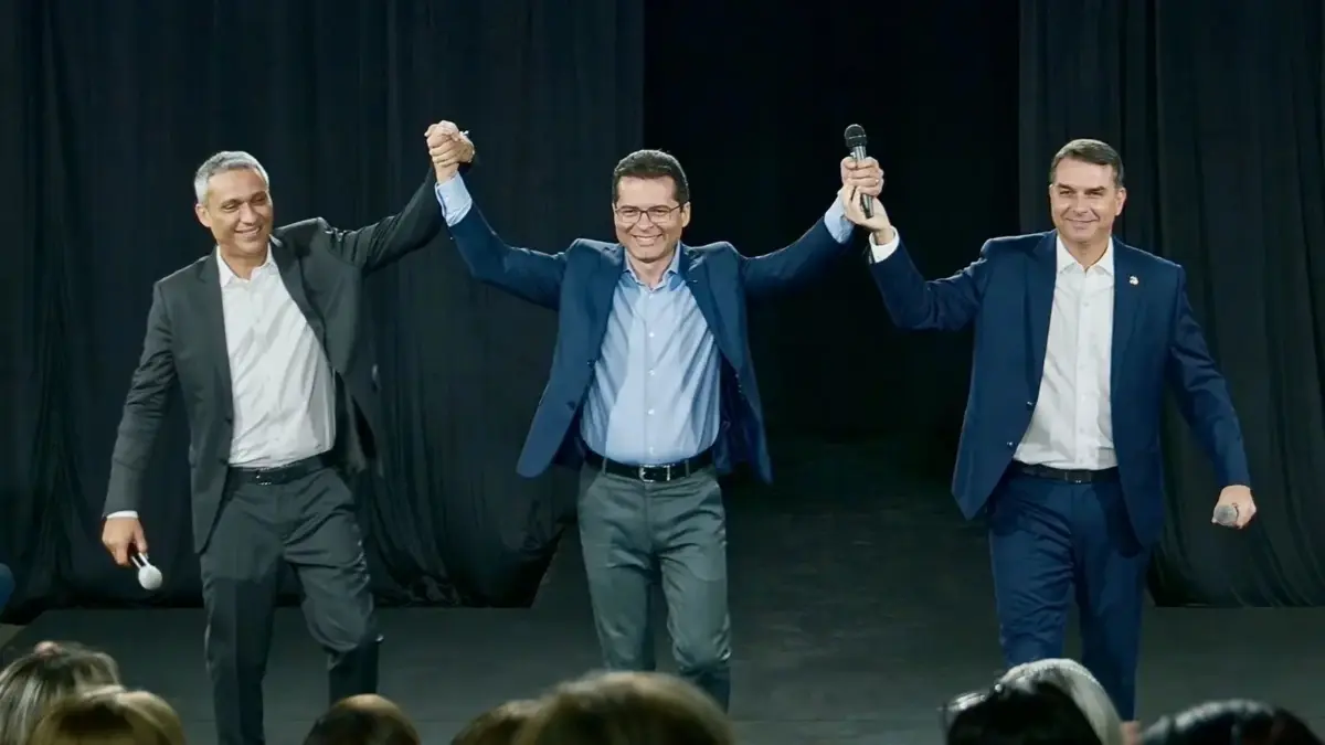 Flávio Bolsonaro confirma Gustavo Gayer e Oséias Varão ao Senado