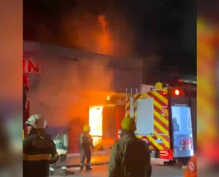 Incêndio de grandes proporções atinge estabelecimento comercial no setor Campinas, em Goiânia