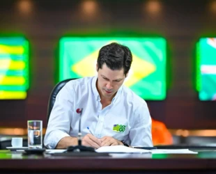 Daniel-Vilela-assina-mudancas-no-escalao_Secom