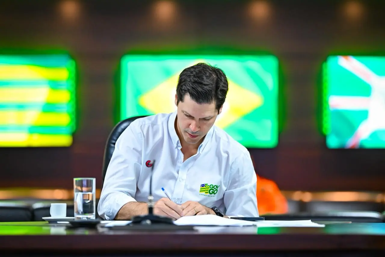 Daniel-Vilela-assina-mudancas-no-escalao_Secom