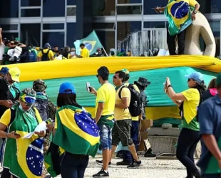 STF condena empresário que doou R$ 500 para fretar ônibus que levou manifestantes ao 8 de Janeiro