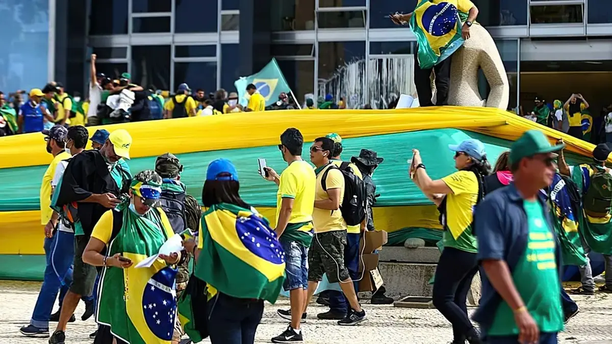STF condena empresário que doou R$ 500 para fretar ônibus que levou manifestantes ao 8 de Janeiro